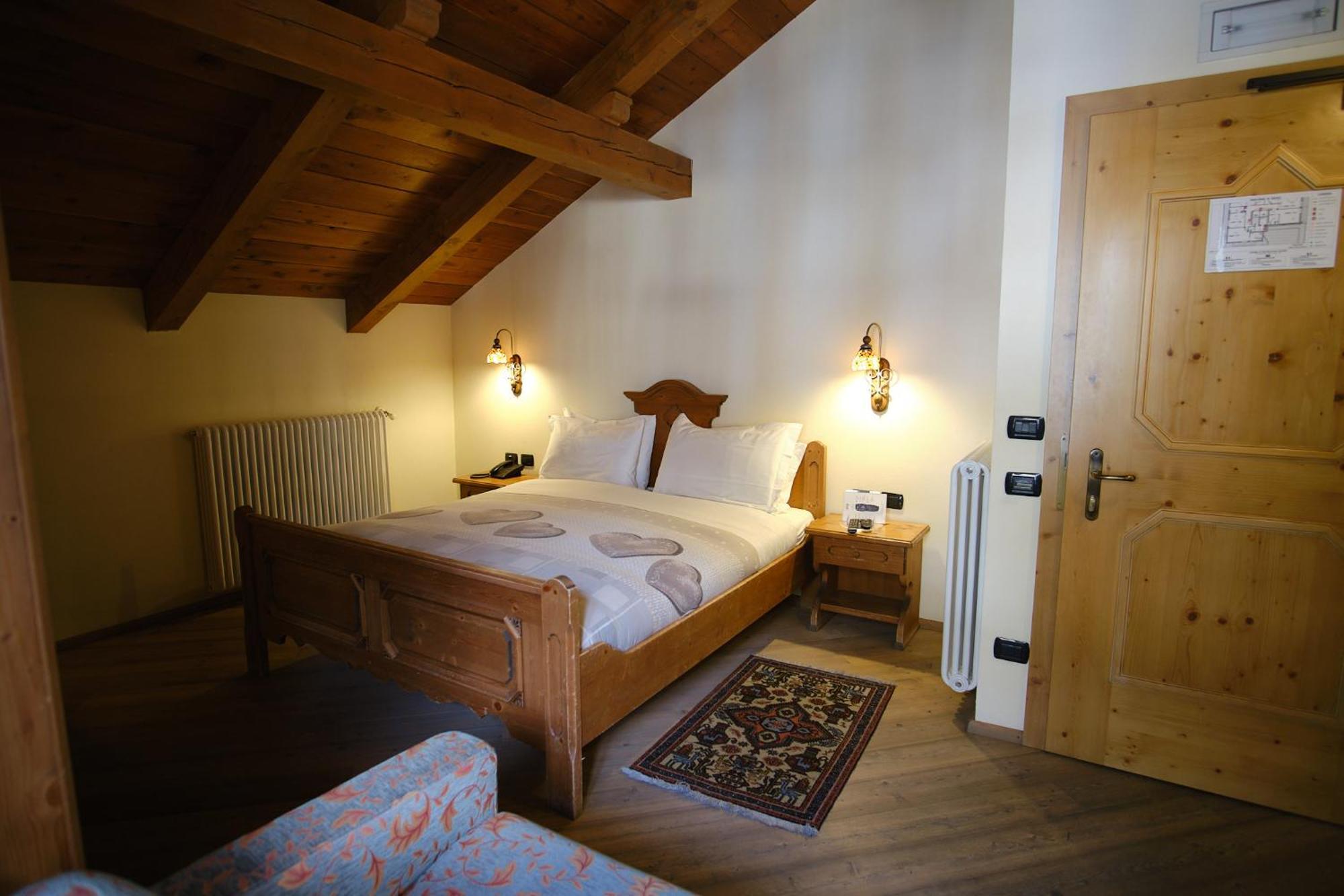 Hotel Bes & Spa Claviere Exteriör bild
