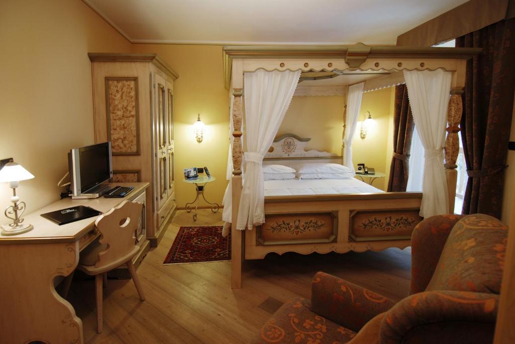 Hotel Bes & Spa Claviere Exteriör bild