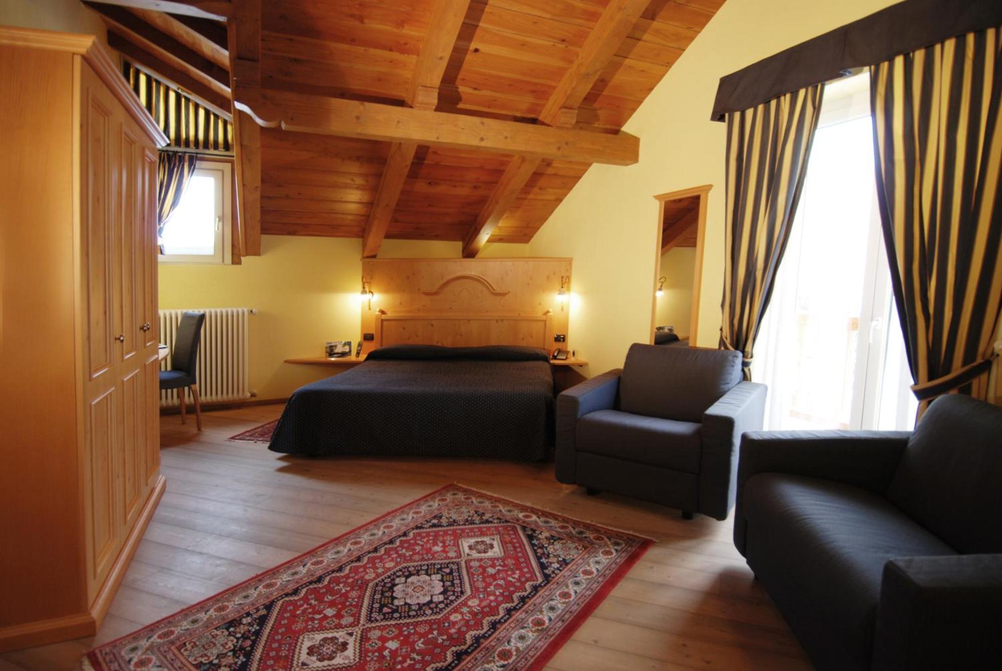 Hotel Bes & Spa Claviere Exteriör bild