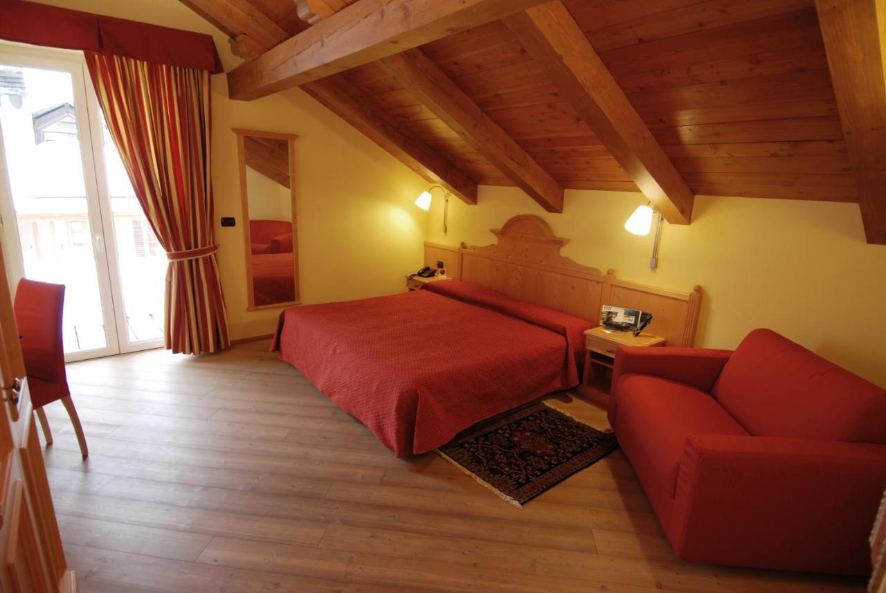 Hotel Bes & Spa Claviere Rum bild